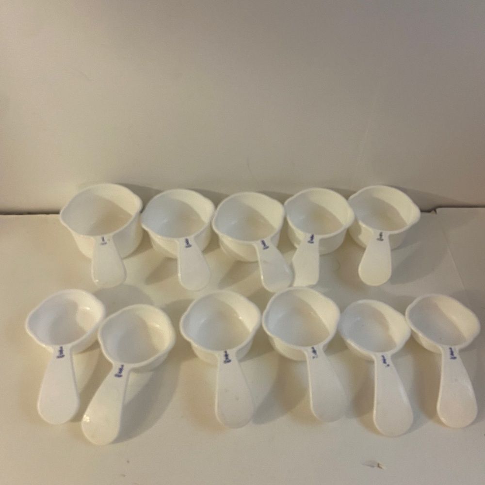 2‎ Tupperware white measuring cups set lot